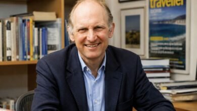 Simon Groom Net Worth